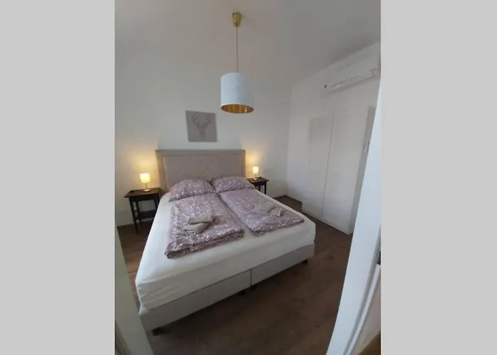 Апартаменти Lovely New 2 Bedroom Near Hannovamarkt *